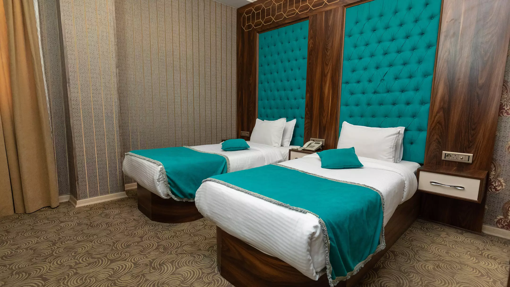 Alibaba https://cdn.alibaba.ir/ostorage/hotel-accommodation-images/674a915810d0d5745be3d151_هتل آریا - اتاق دوتخته سینگل رویال (1).webp